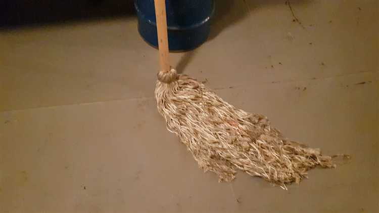 Хранение и сушка самодельной швабры в домашних условиях