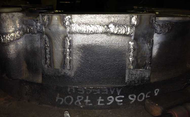 Правильное нанесение клея на чугунные элементы