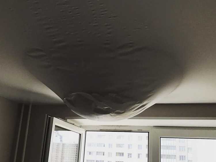 Как определить наличие воды за натяжным потолком