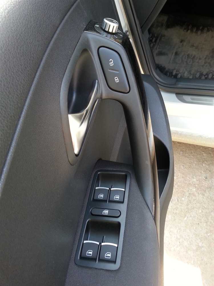 Как снять кнопку открывания багажника поло седан Как снять кнопку открывания багажника поло седан