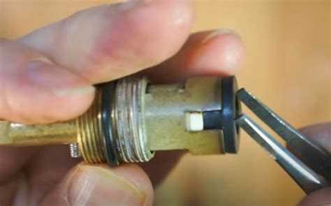 Как очистить и проверить состояние уплотнителей и прокладок