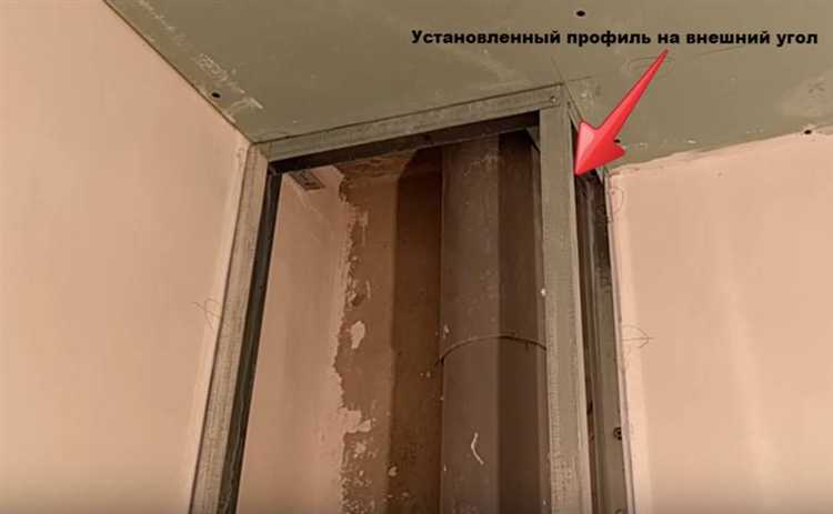 Разметка угла на стенах и потолке под металлический каркас