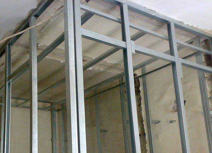 Крепление направляющих профилей с соблюдением геометрии угла