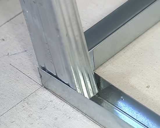 Усиление углового соединения для повышения жёсткости конструкции