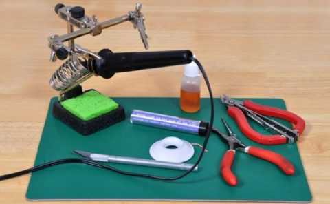 Нанесение флюса и его роль в процессе пайки проводов