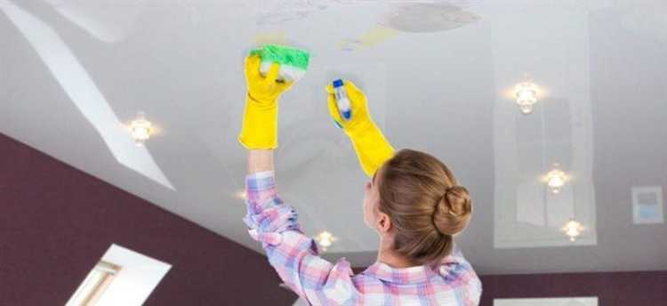 Как удалить пыль в углах и по периметру потолка