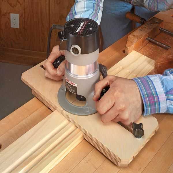 Техника проведения фрезеровки кромки вручную