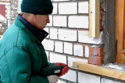 Регулировка положения профилей с помощью регулируемых подвесов