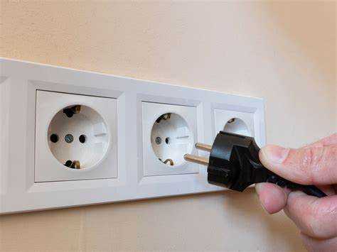 Как вытащить из розетки обломок вилки