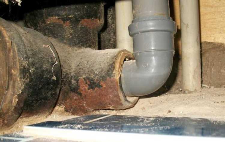 Подготовка внутренней поверхности чугунной трубы