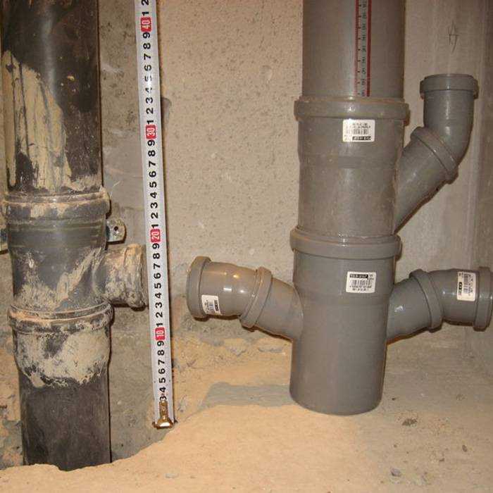 Как вставить гофру в канализационную трубу чугунную