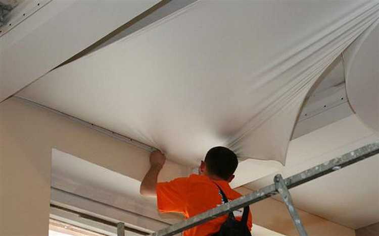 Как заделать дырку с помощью термопистолета и ПВХ-ремкомплекта