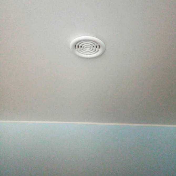 Особенности ремонта тканевых натяжных потолков