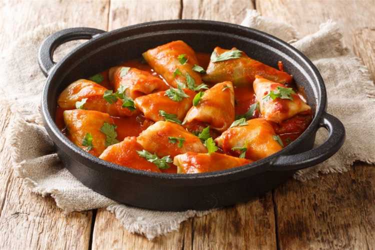 Пошаговое складывание листа в треугольную форму