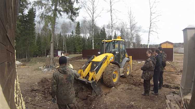 Гусеничные экскаваторы для снятия верхнего слоя: преимущества и особенности