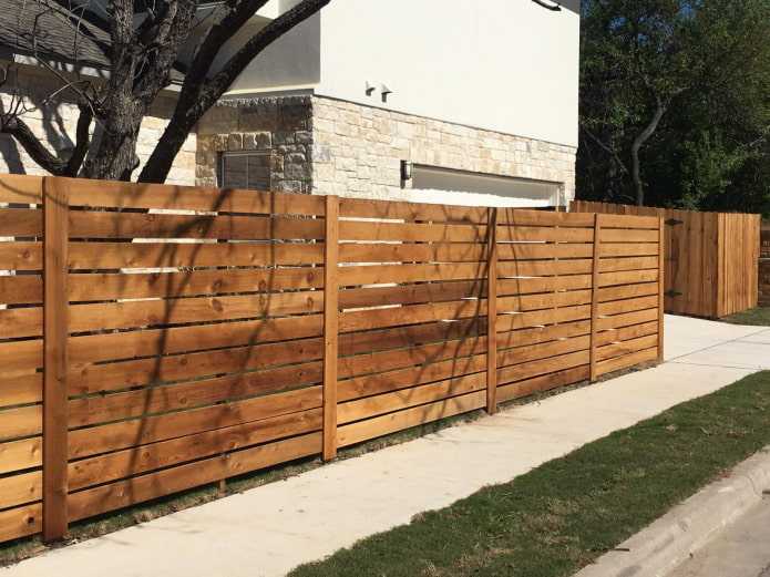 Как выбрать материал забора с учётом климата и условий участка