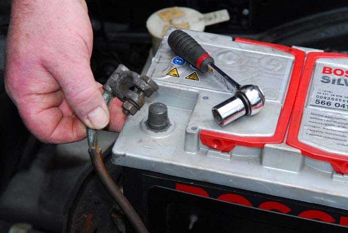 Как избежать короткого замыкания при подключении клемм