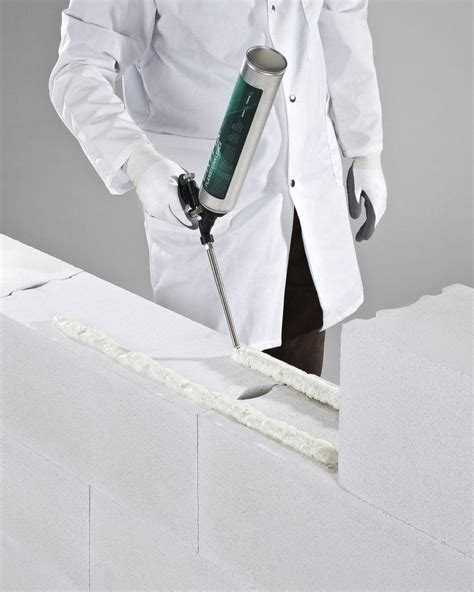 Как выбрать между клеем и раствором для кладки пеноблоков