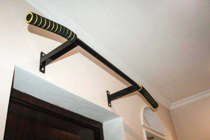 На какую стену можно вешать турник