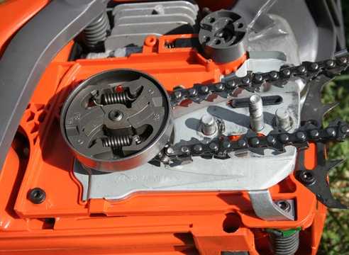 Проверка уровня и состояния масла в бачке