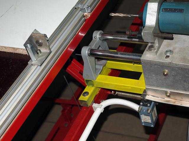 Контроль точности отверстий с использованием шаблонов и измерительных приборов