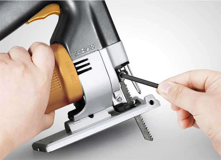 Сабельная пила или лобзик: что выбрать для работы