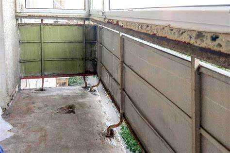 Чем заделать щель на балконе между полом и парапетом