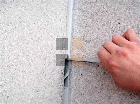 Грунтование стены перед финишной отделкой