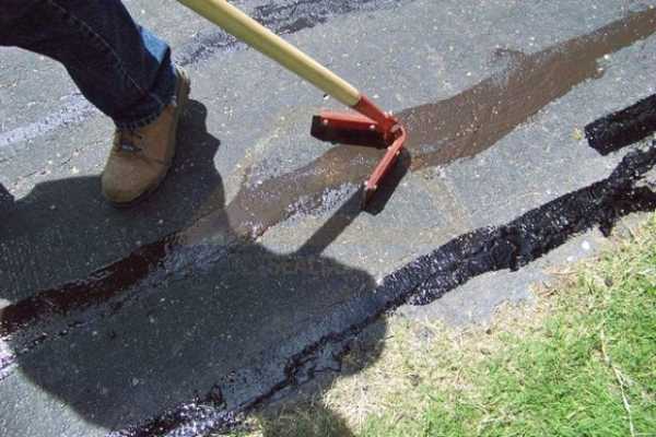 Чем заделать ямы в асфальте своими руками