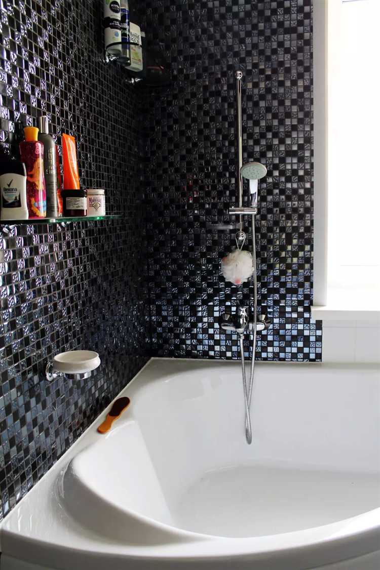 При выборе ванны важно учитывать не только тип акрила, но и качество армировки, количество слоев, а также материал каркаса. Изделия с литым ПММА, армированные стекловолокном и установленным металлическим каркасом, демонстрируют лучший баланс между весом, прочностью и сроком службы.