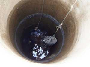 Укрепление швов между бетонными кольцами