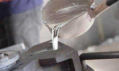 Как правильно отлить алюминий в форму после плавки