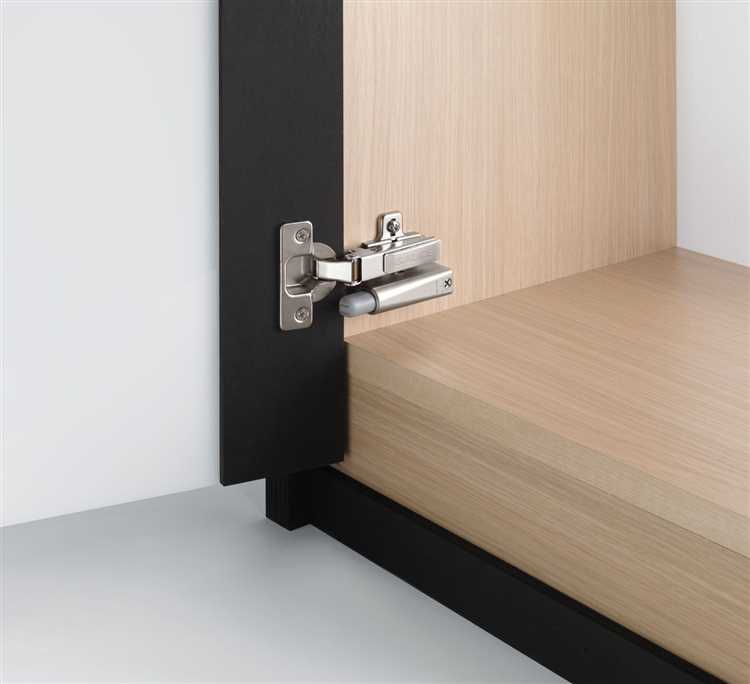 Как починить доводчик на двери