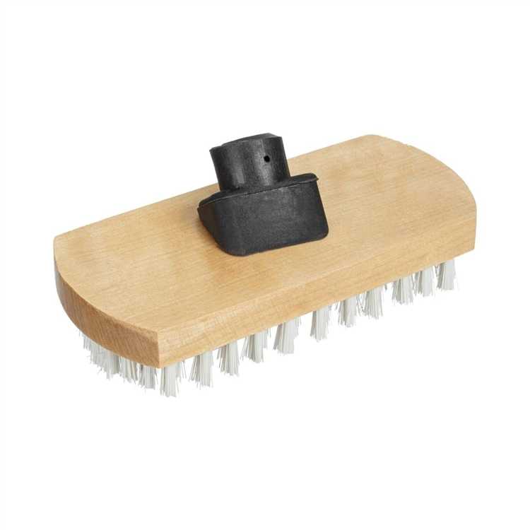 undefinedАльтернатива:</em> при отсутствии эпоксидного клея можно использовать цианокрилатный клей (суперклей) в сочетании с активатором. Однако такое соединение менее долговечно при частом использовании щетки.»></p>
<p>Избегайте клеев, содержащих силикон – они не обеспечивают жесткой фиксации и быстро отслаиваются под нагрузкой.</p>
<h2>Как почистить и восстановить форму сильно загрязненной щетки</h2>
<p><img decoding=