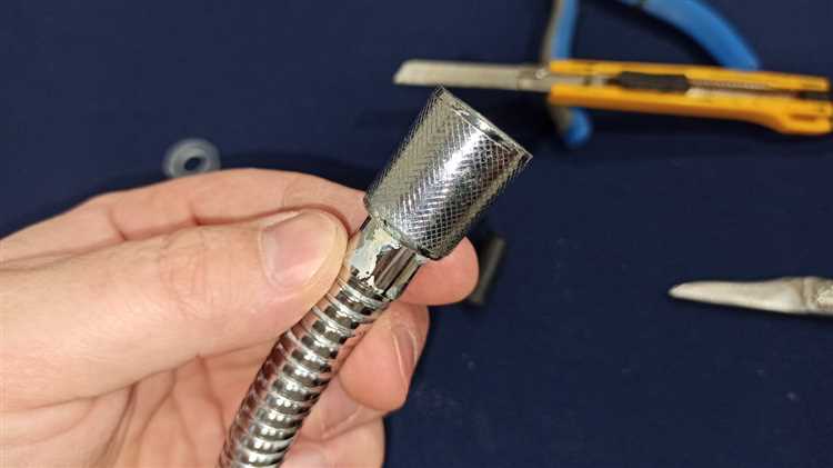 Ремонт трещин и разрывов в самом шланге