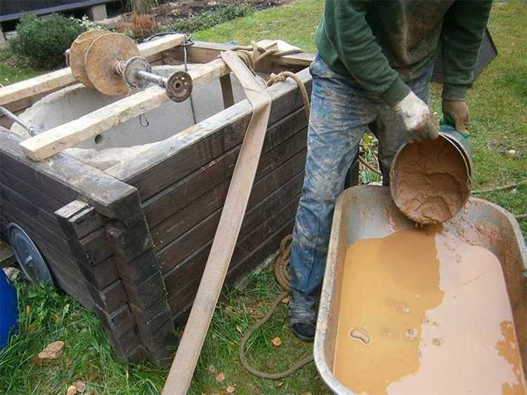 Как безопасно откачать воду из колодца перед очисткой