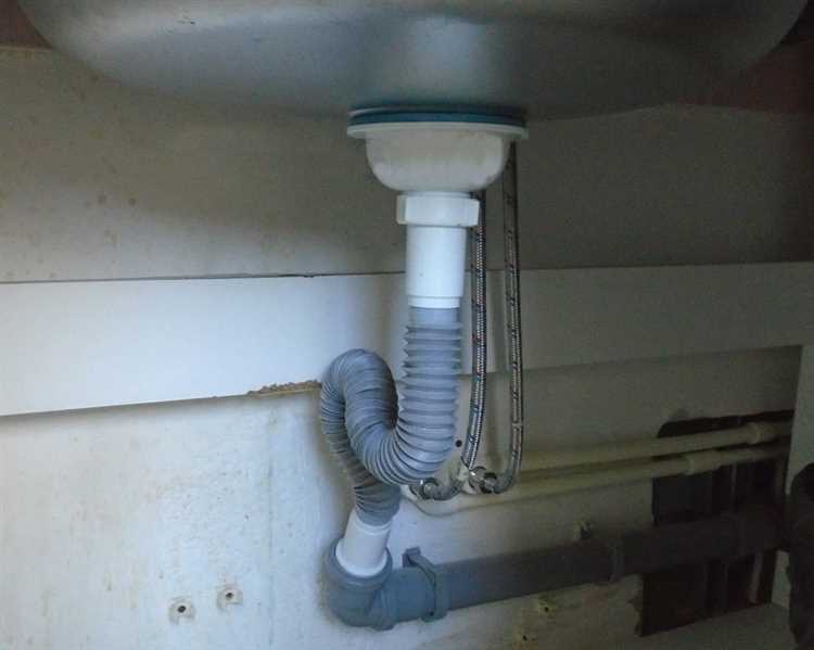 Как безопасно отсоединить сифон от мойки