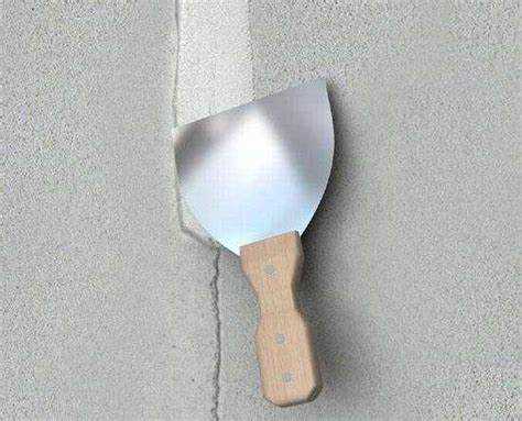 Шлифовка после высыхания шпаклёвки для выравнивания поверхности