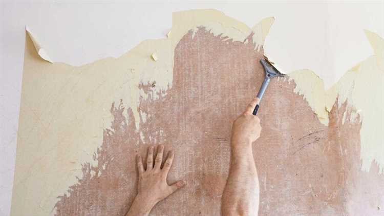 Обработка стен грунтовкой перед поклейкой новых обоев