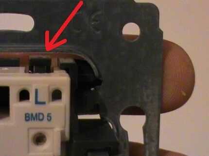 Соединение проводов в распределительной коробке по схеме