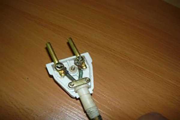 Подготовка провода: снятие изоляции и проверка жил