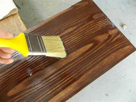 Грунтовка фанеры для предотвращения впитывания краски