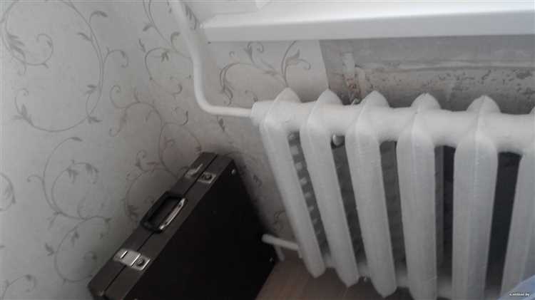Как покрасить за батареей стену не снимая батарею Как покрасить за батареей стену не снимая батарею