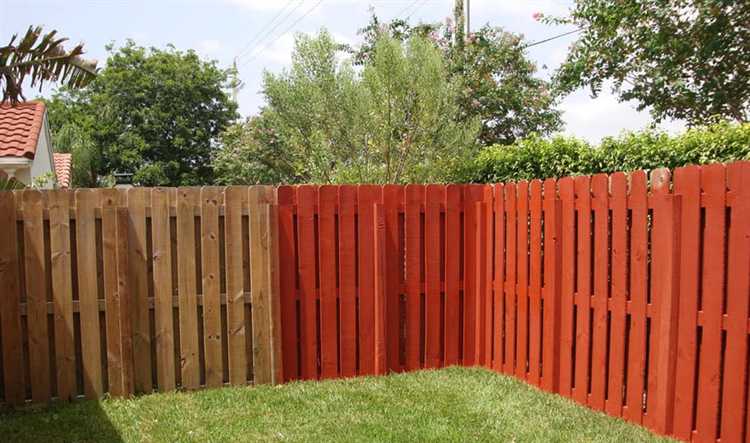 При какой температуре и влажности лучше красить забор