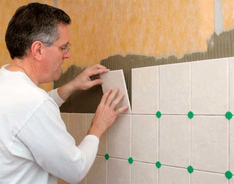 Определение уровня укладки относительно края ванны