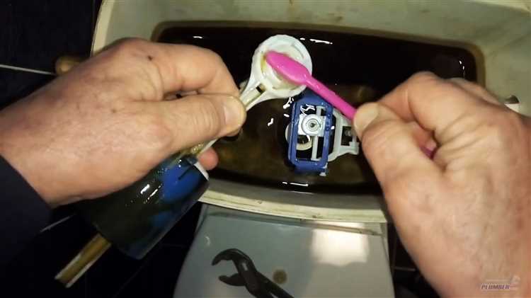 Отключение воды и демонтаж старого бачка