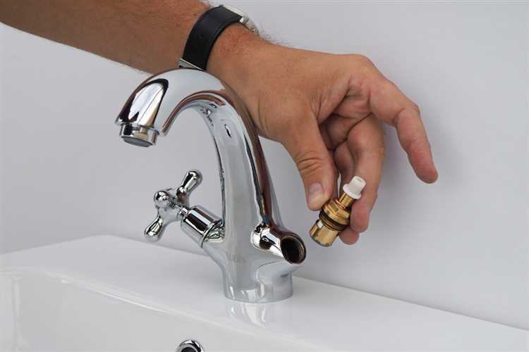 Установка новой кран буксы без повреждения смесителя