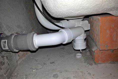 Необходимые инструменты и расходные материалы для замены слива