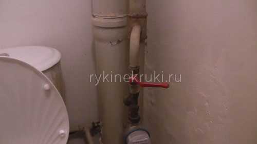 Как правильно установить новый унитаз и закрепить его