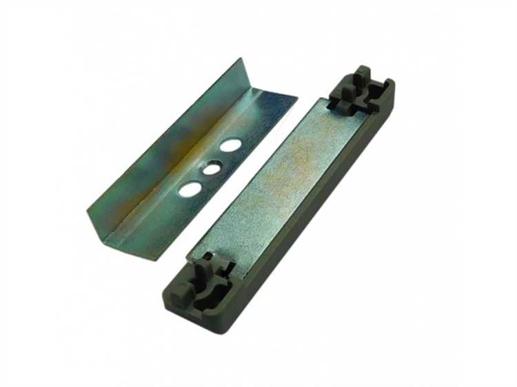 Какие инструменты понадобятся для установки защелки